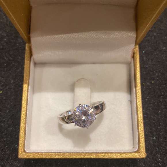 Silver CZ engagement ring - Picture 2 of 6